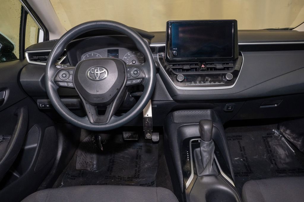Used 2024 Toyota Corolla LE image 2