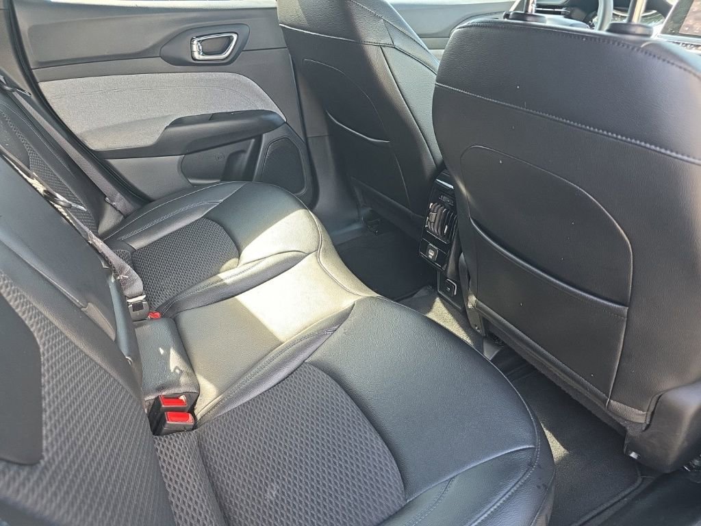 Used 2025 Jeep Compass Latitude image 15
