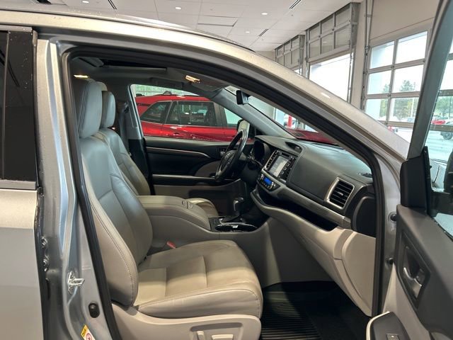 Used 2019 Toyota Highlander Limited AWD/4WD image 21