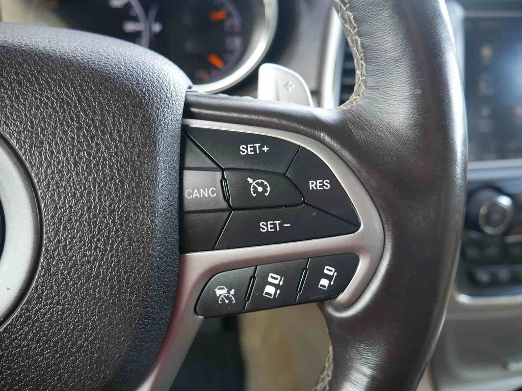 Used 2017 Jeep Grand Cherokee Overland w/ Jeep Active Safety Group image 43