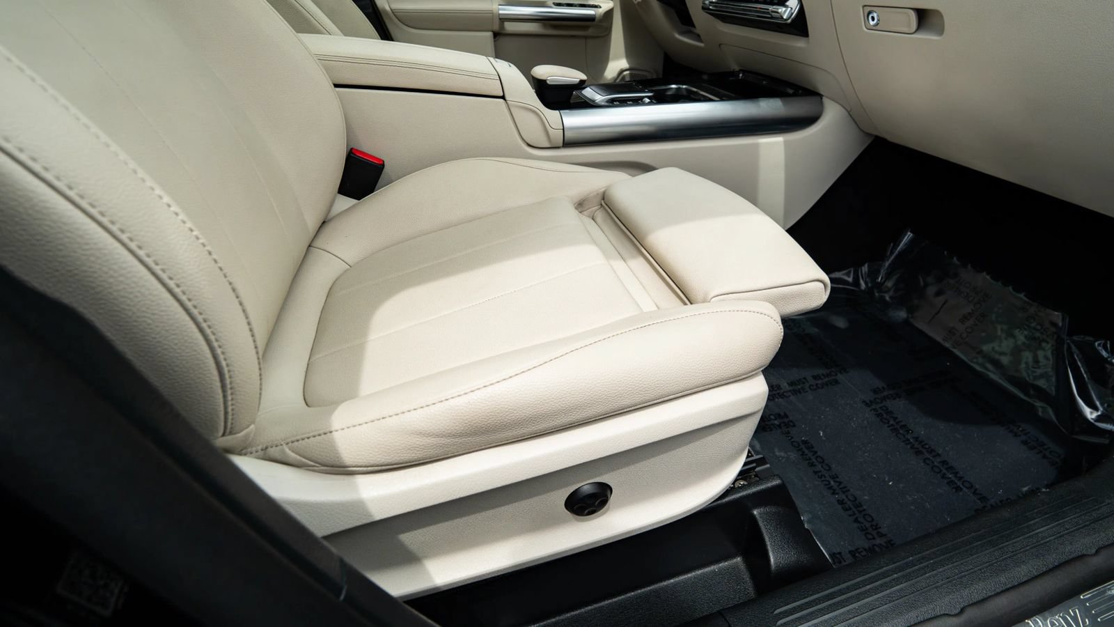 Used 2022 Mercedes-Benz GLA 250 4MATIC w/ Premium Package Lite image 13