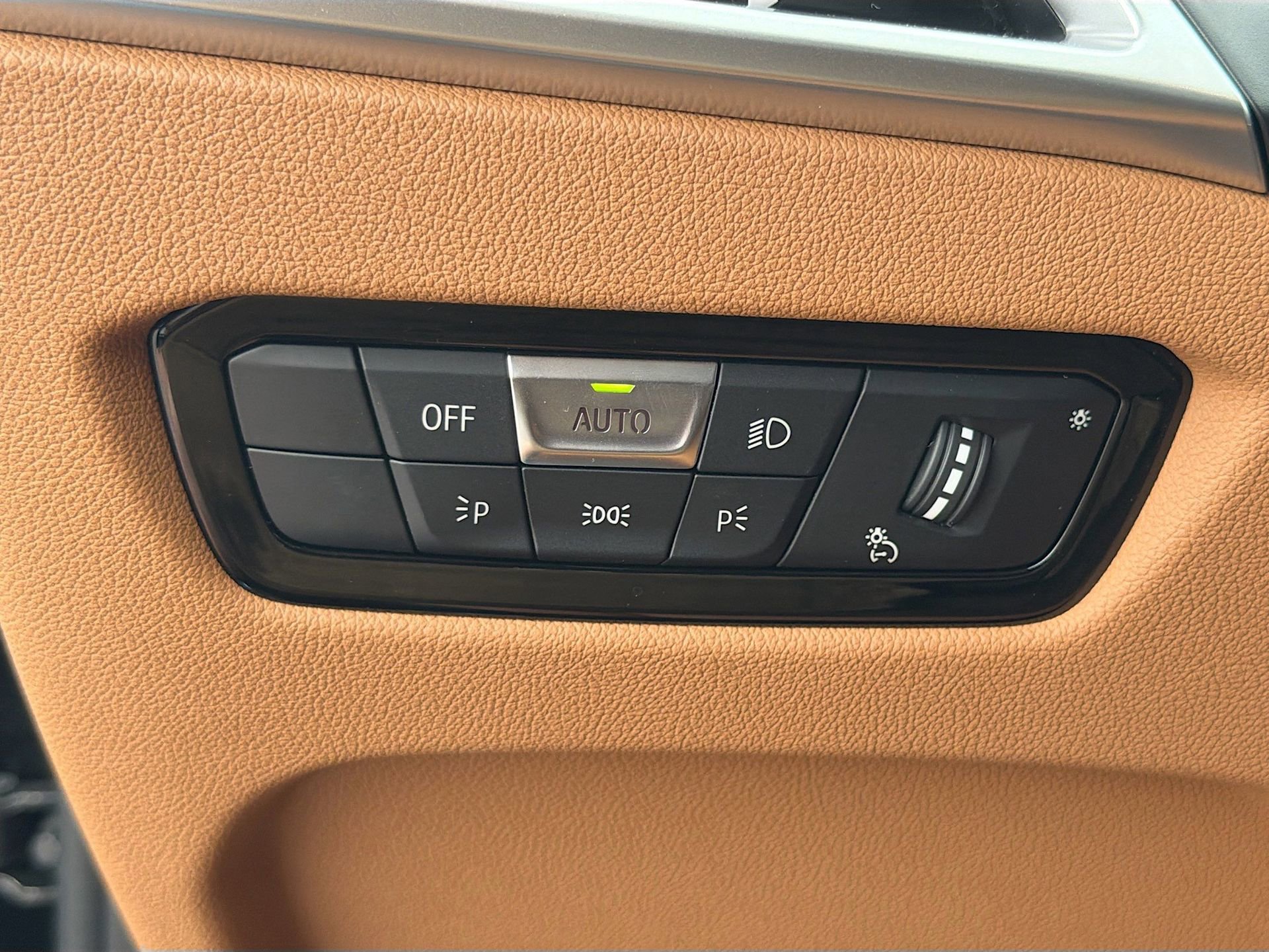 New 2025 BMW 330i xDrive Sedan w/ Convenience Package image 34