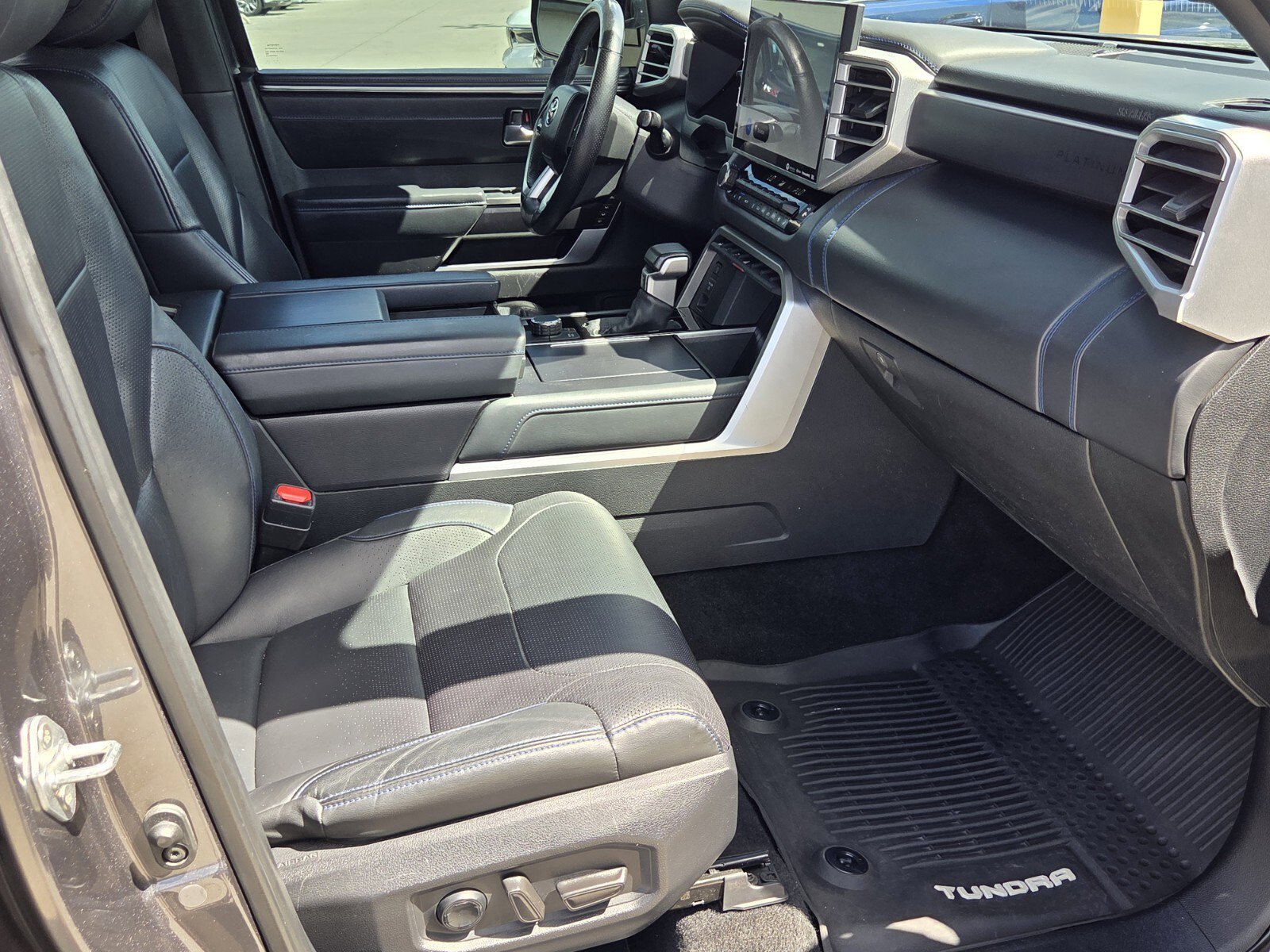 Used 2022 Toyota Tundra Platinum image 11