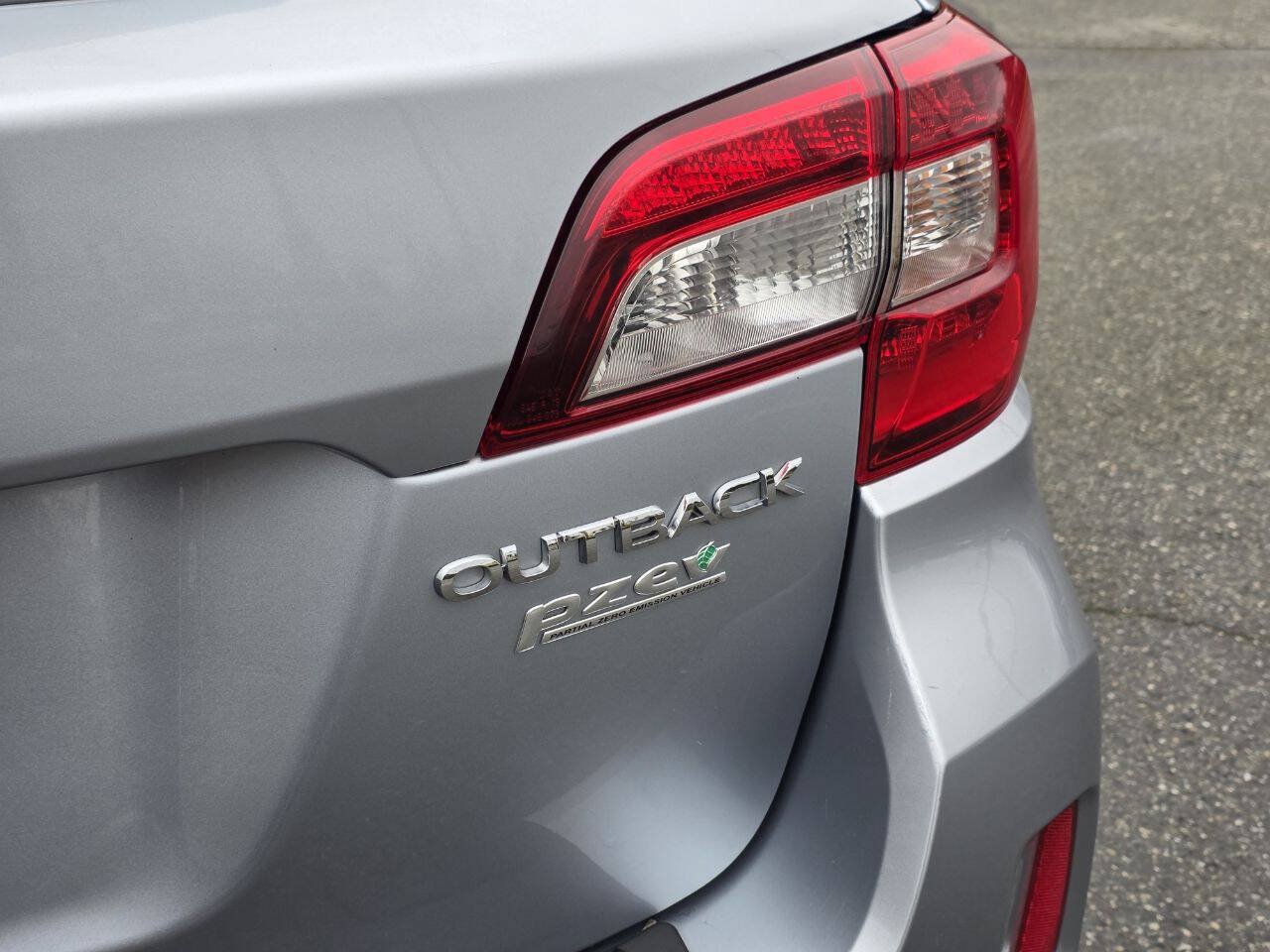 Used 2016 Subaru Outback 2.5i Premium AWD/4WD image 15