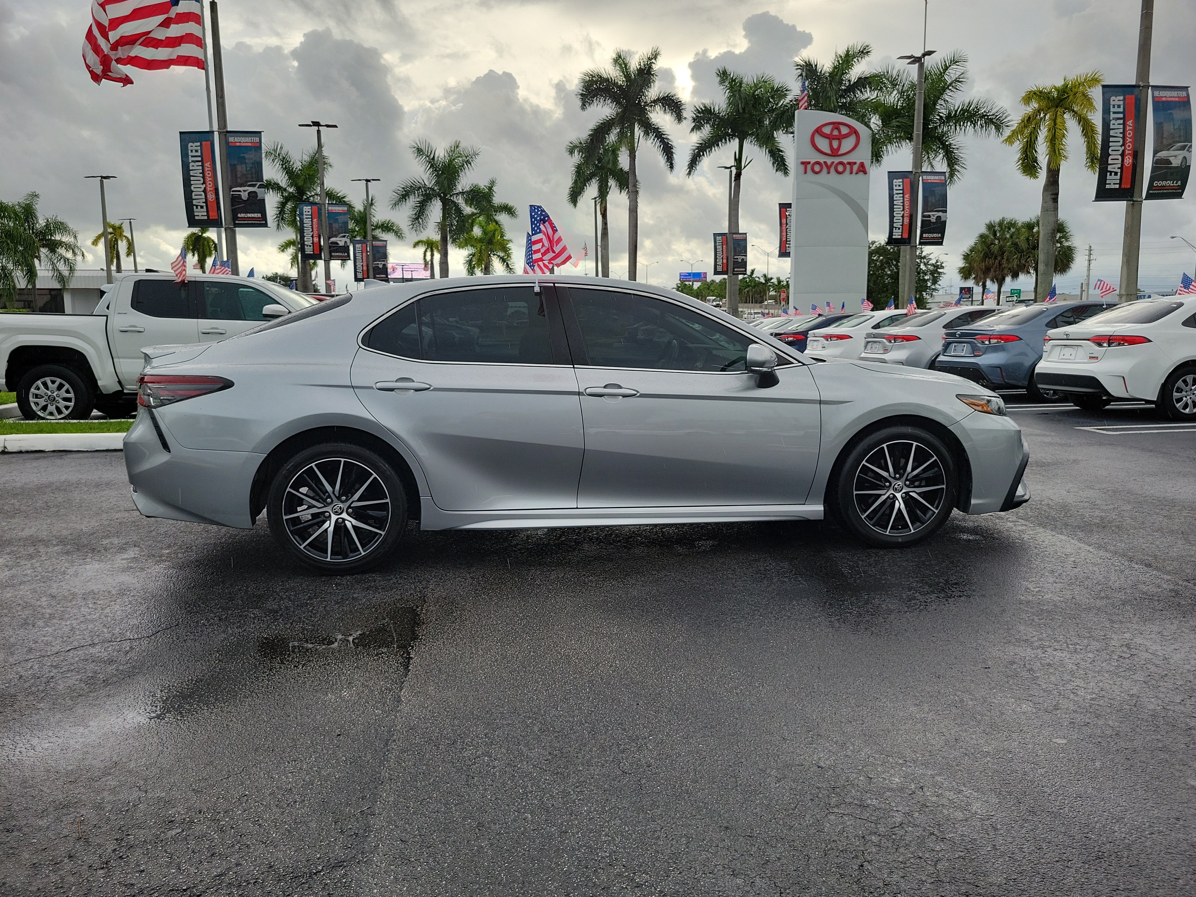 Used 2022 Toyota Camry SE FWD image 13