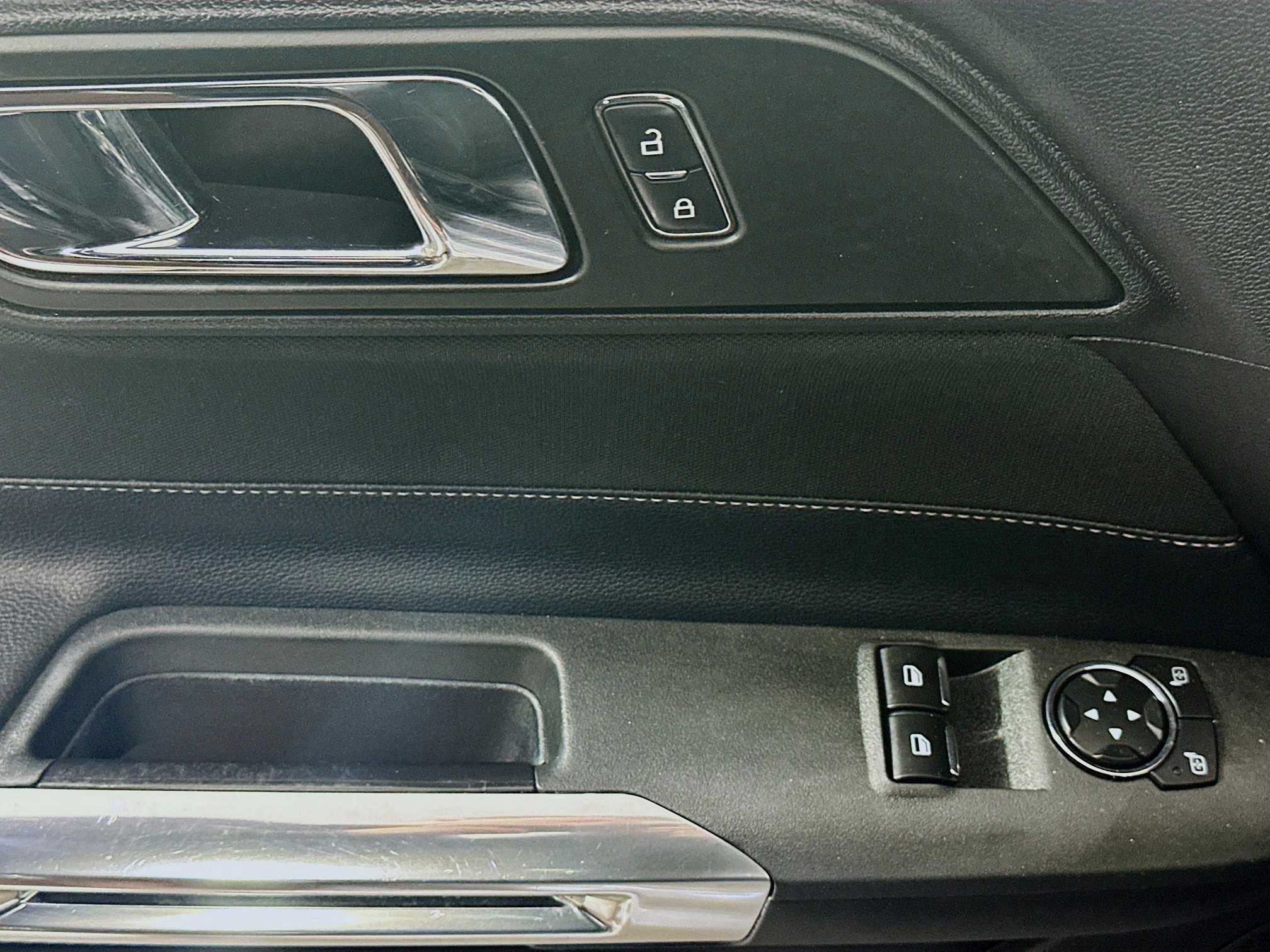 Used 2017 Ford Mustang V6 image 15