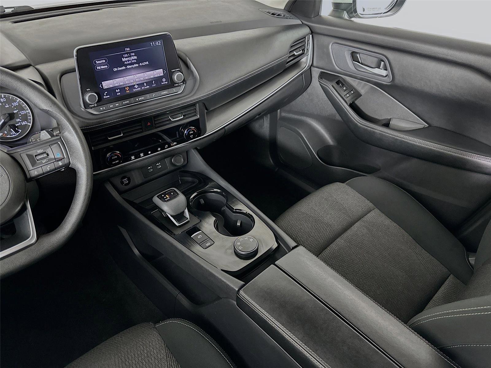 Used 2024 Nissan Rogue SV image 22