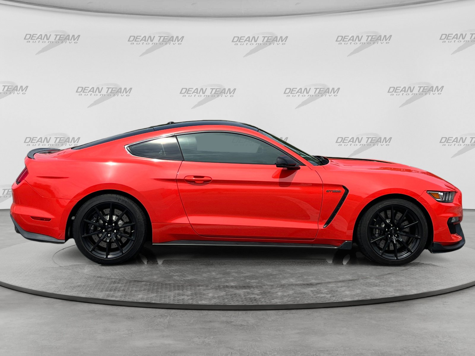 Used 2016 Ford Mustang Shelby GT350 w/ Technology Package RWD image 9
