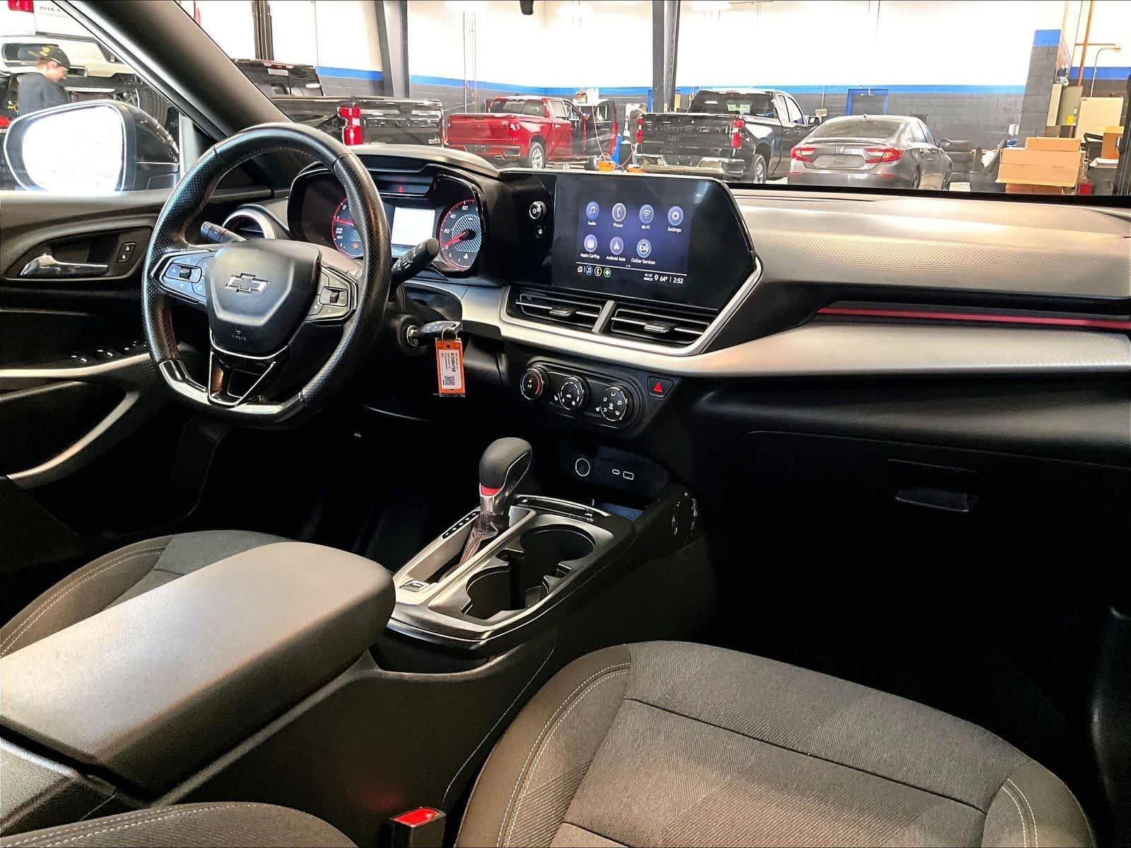 Used 2024 Chevrolet Trax RS FWD image 14