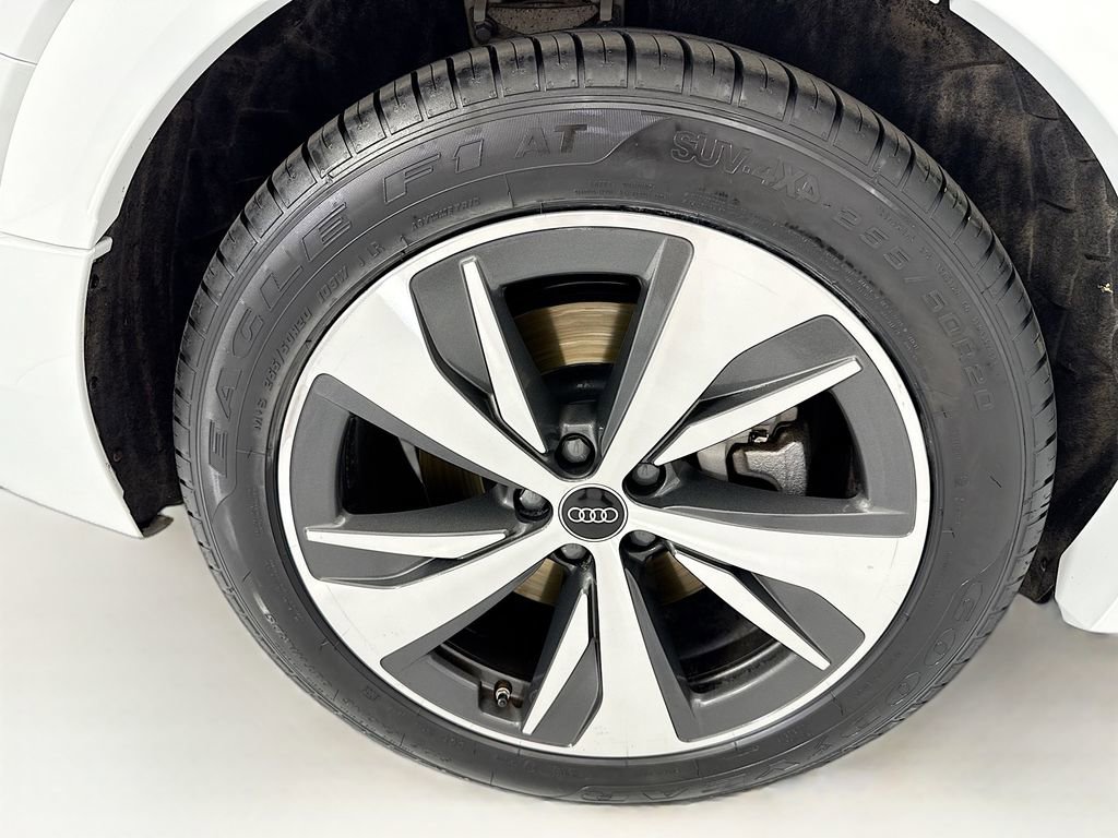 Used 2024 Audi Q8 e-tron Premium AWD/4WD image 32