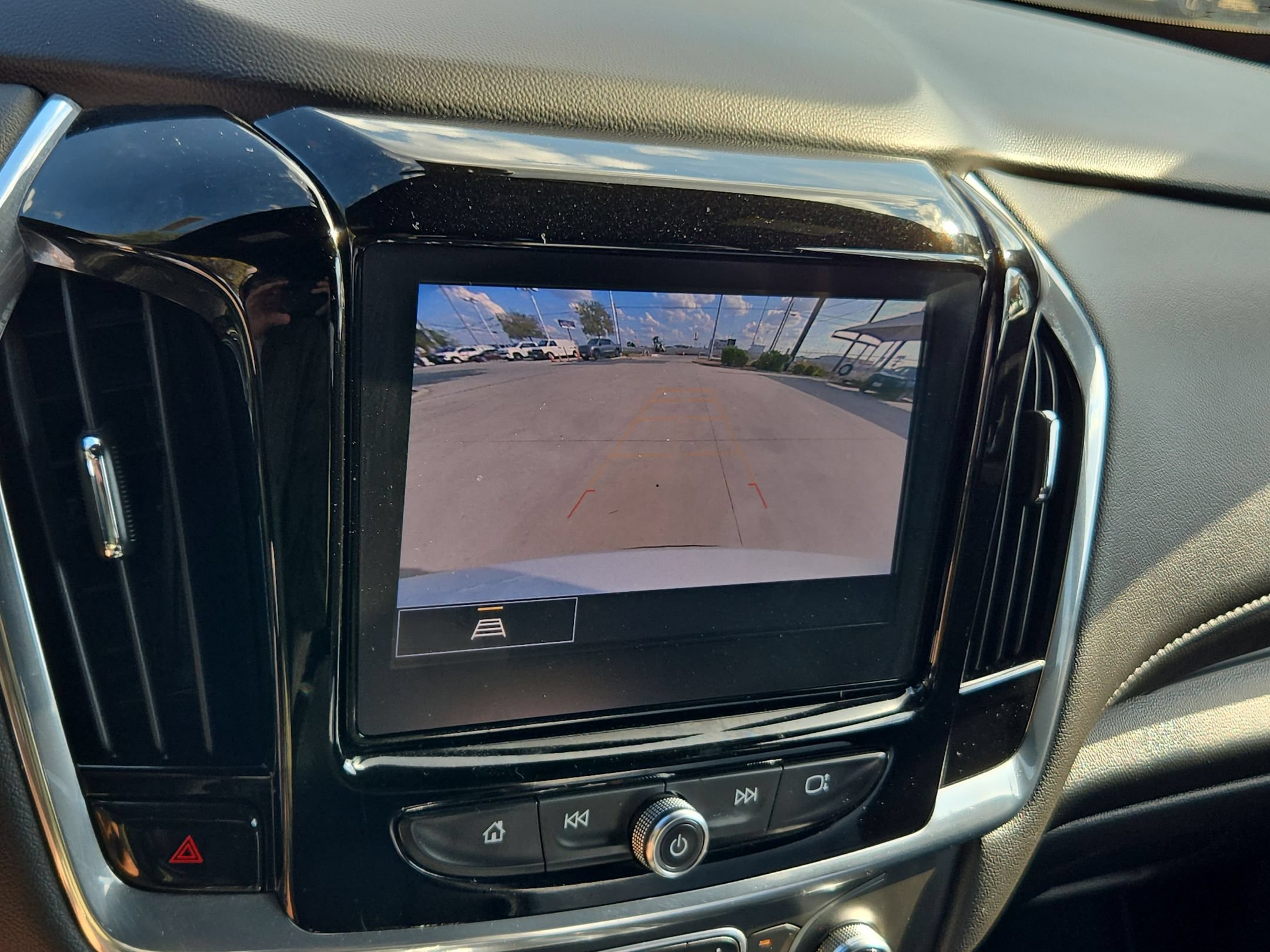 Certified 2023 Chevrolet Traverse LT FWD image 16