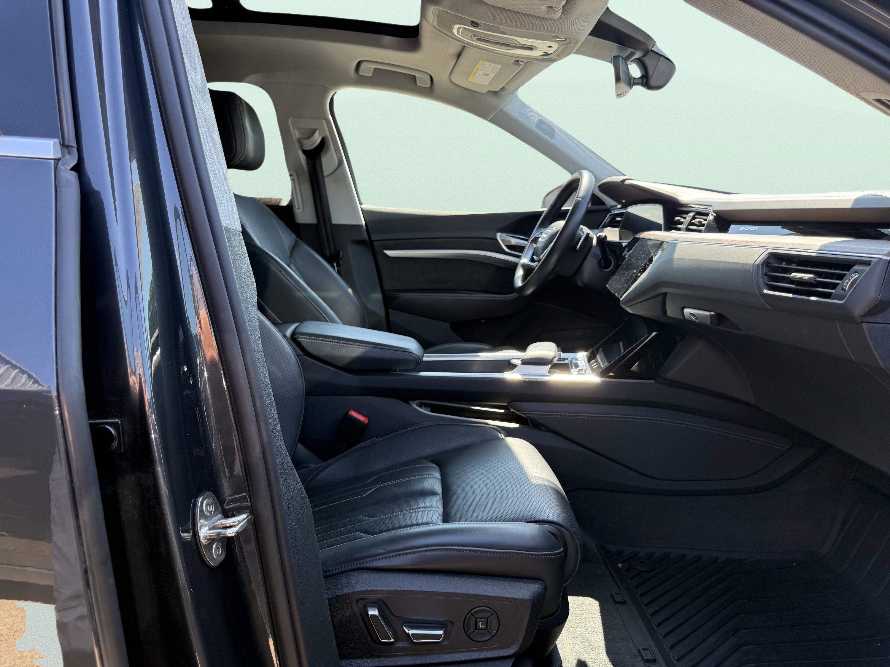 Used 2019 Audi e-tron Prestige w/ Prestige Package image 54