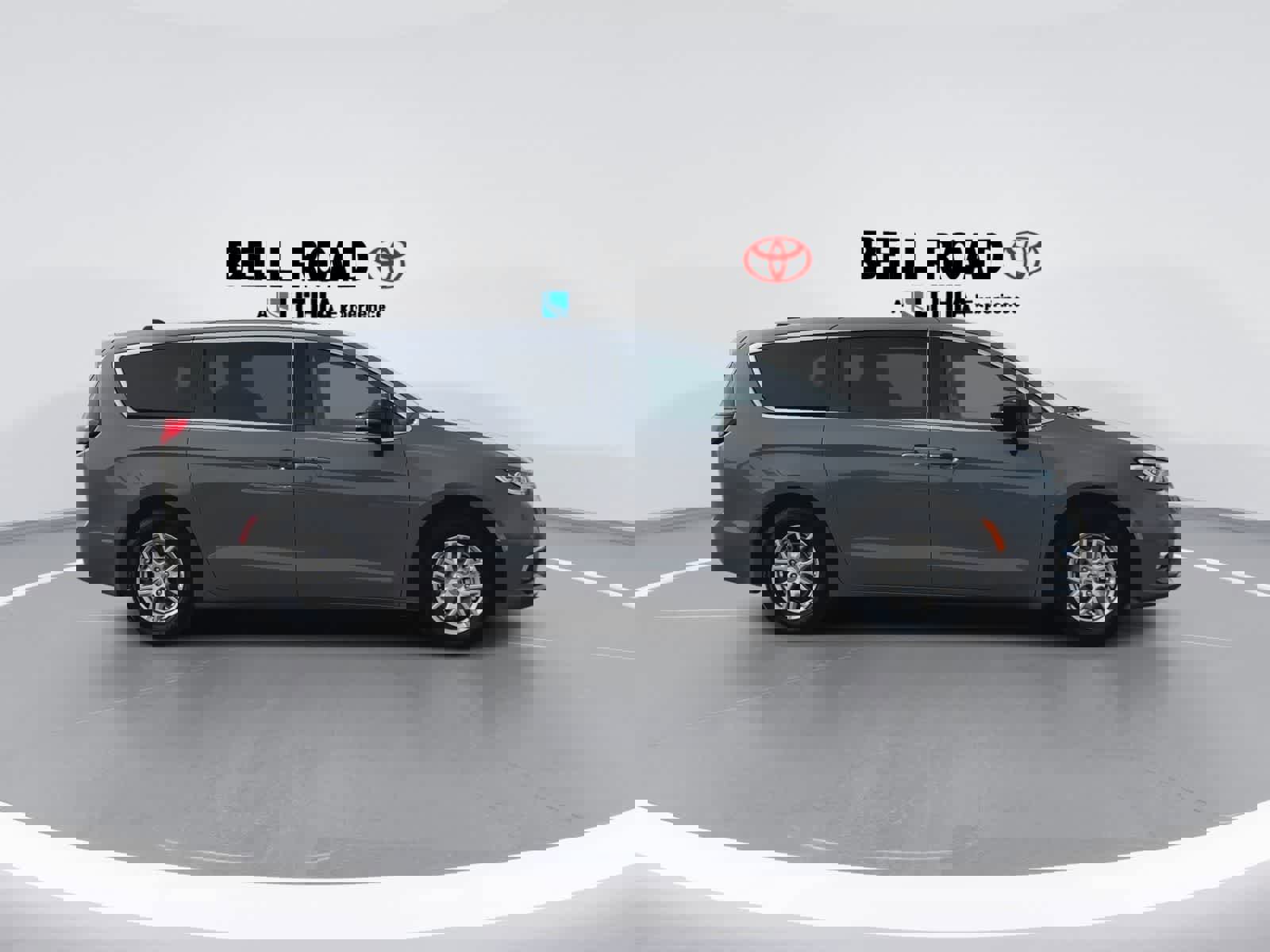 Used 2025 Chrysler Pacifica Select FWD image 10