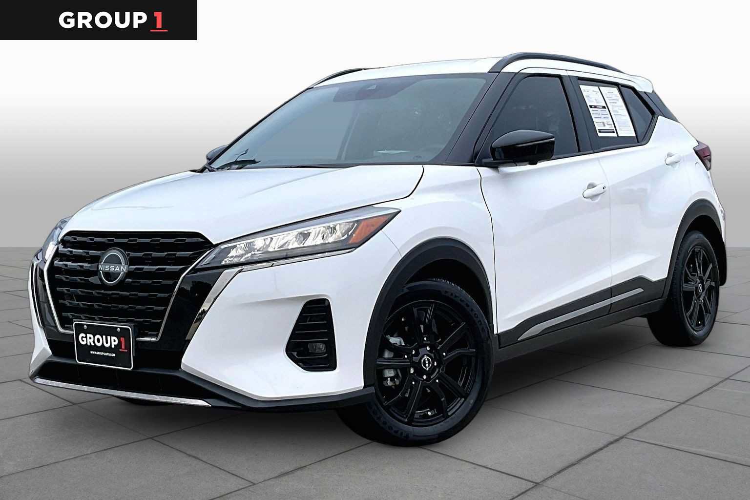 Used 2024 Nissan Kicks SR w/ SR Premium Package FWD image 1