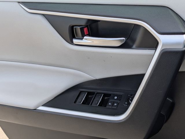 Used 2022 Toyota RAV4 XLE w/ Convenience Package image 21