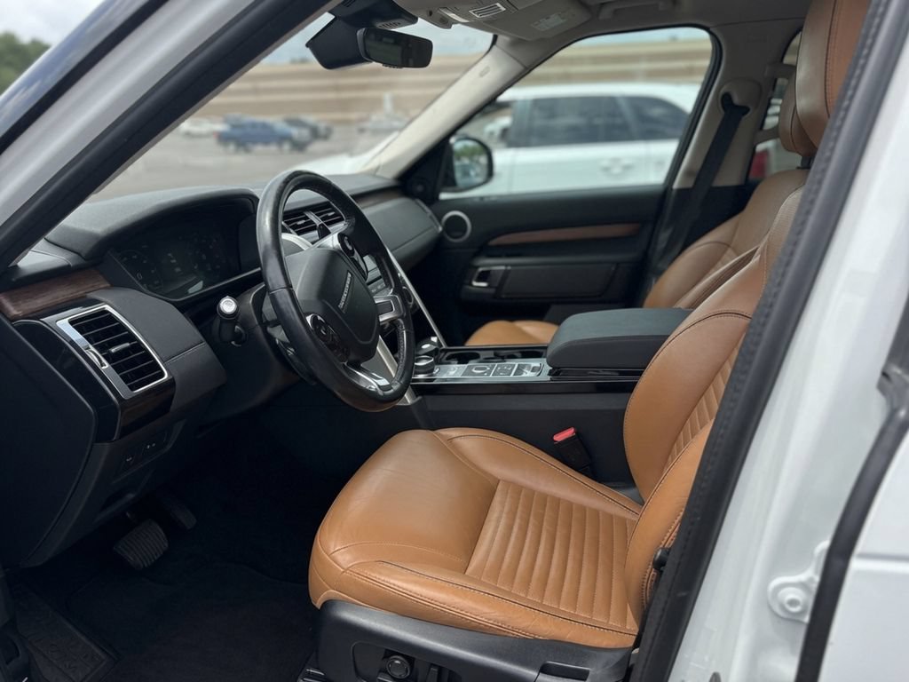 Used 2019 Land Rover Discovery HSE AWD/4WD image 2