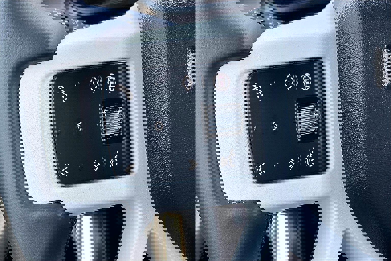 Used 2025 Land Rover Defender 110 S image 16