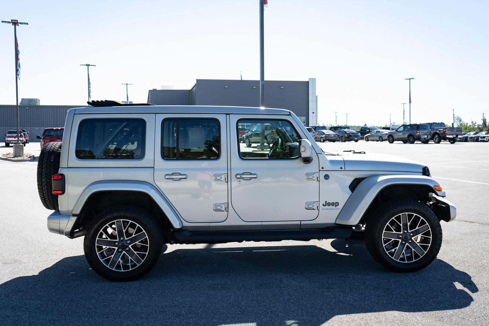 Used 2024 Jeep Wrangler High Altitude AWD/4WD image 11