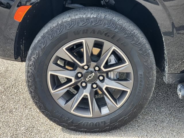 Used 2023 Chevrolet Tahoe Z71 w/ Luxury Package AWD/4WD image 8
