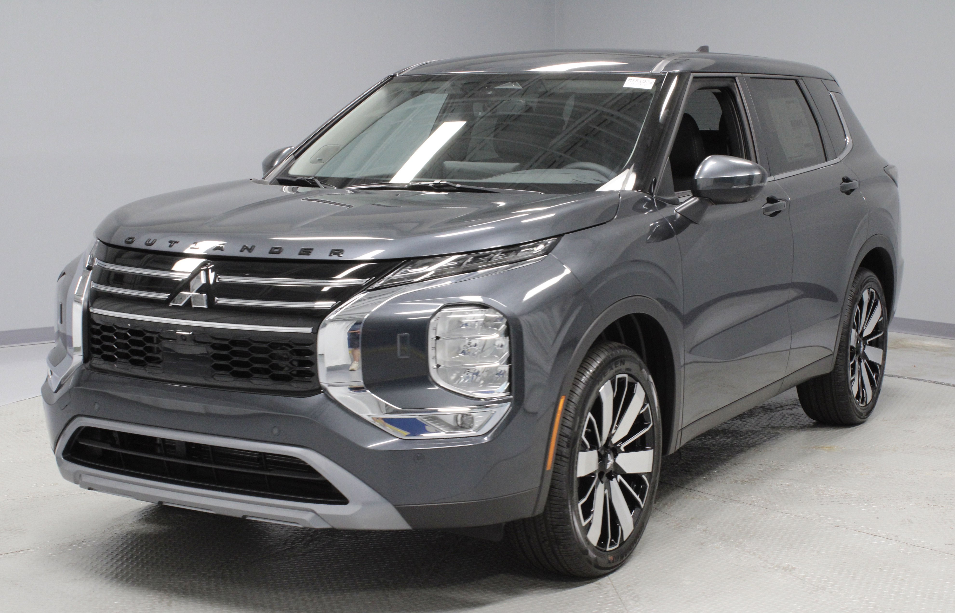 New 2025 Mitsubishi Outlander SE image 4
