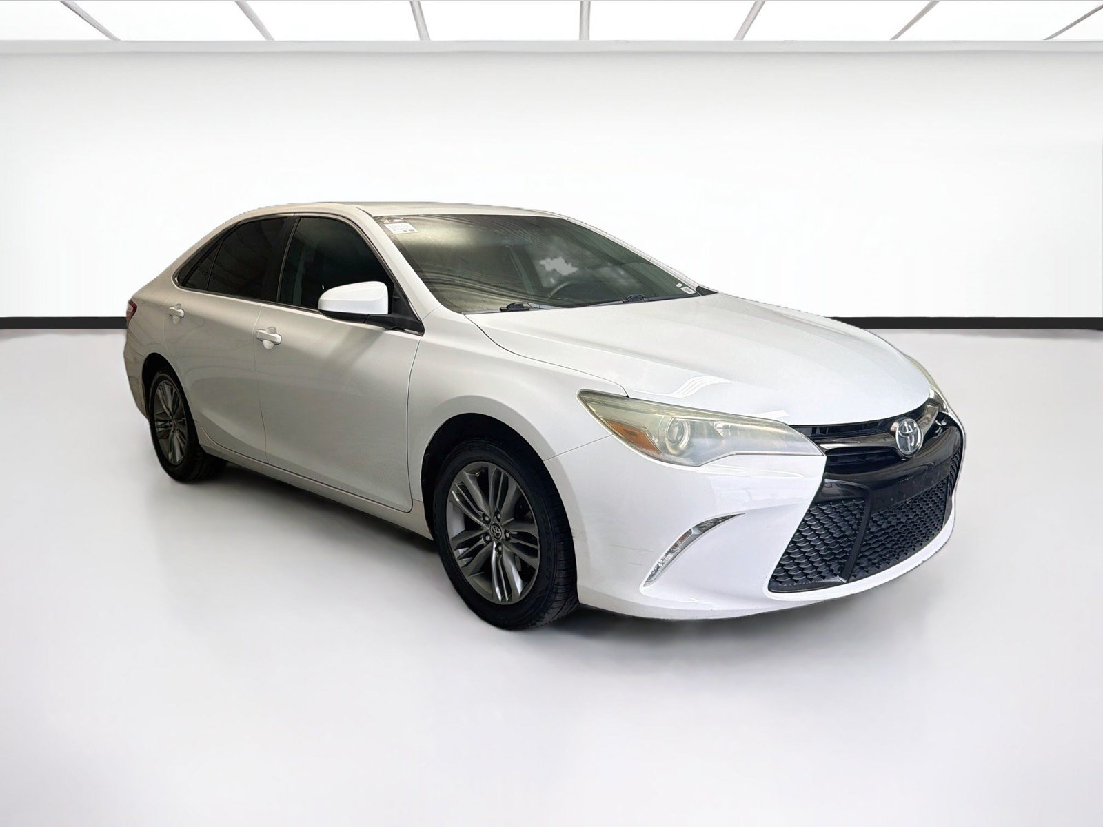 Used 2015 Toyota Camry SE FWD image 3