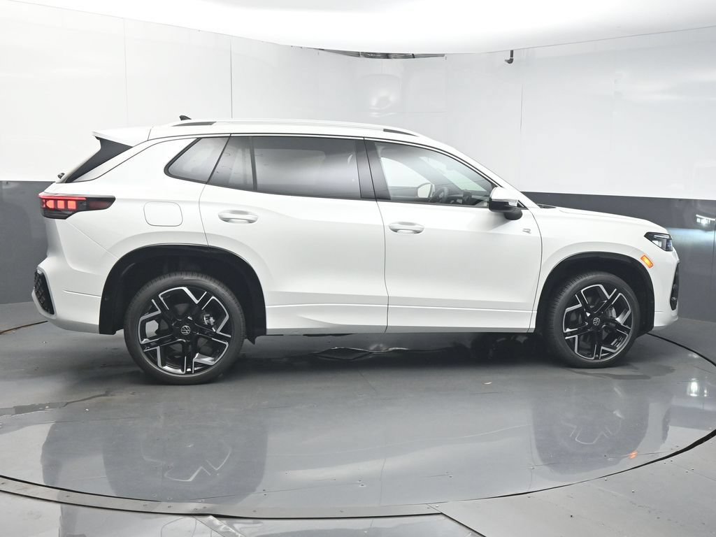 New 2026 Volkswagen Tiguan SEL R-Line AWD/4WD image 8