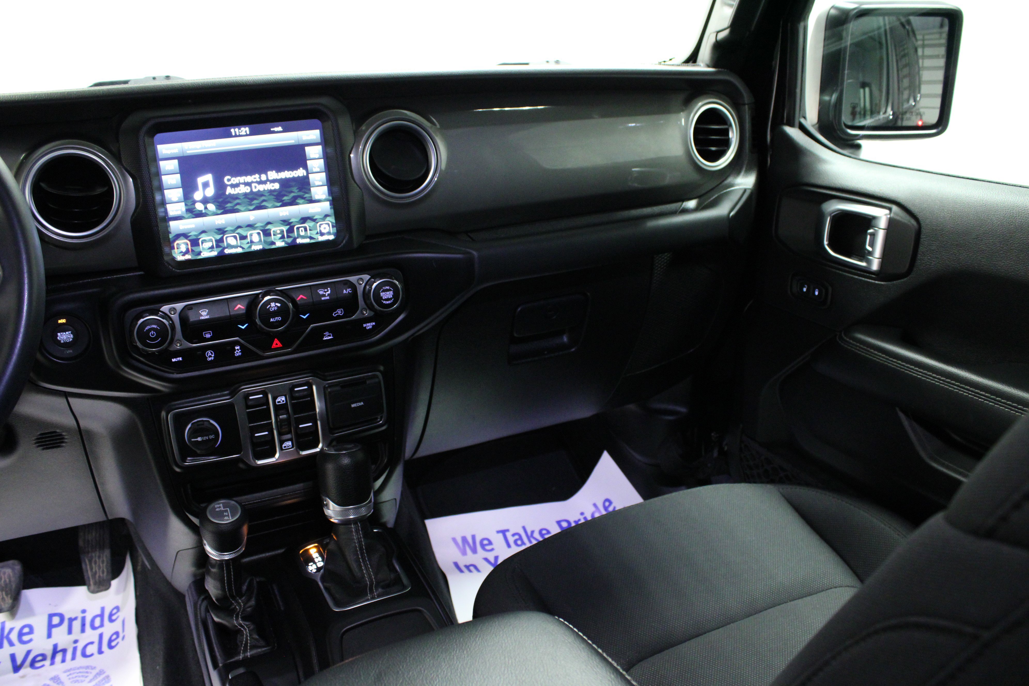 Used 2023 Jeep Wrangler Sahara AWD/4WD image 20