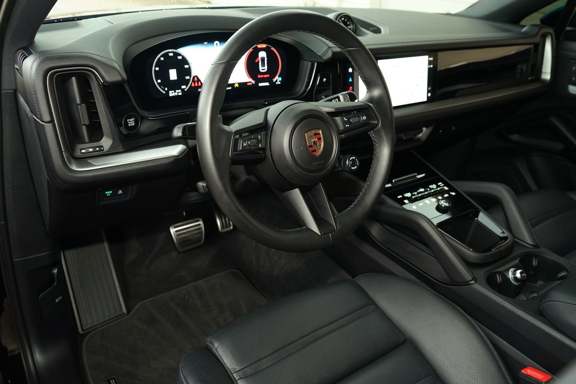 Used 2024 Porsche Cayenne S image 8