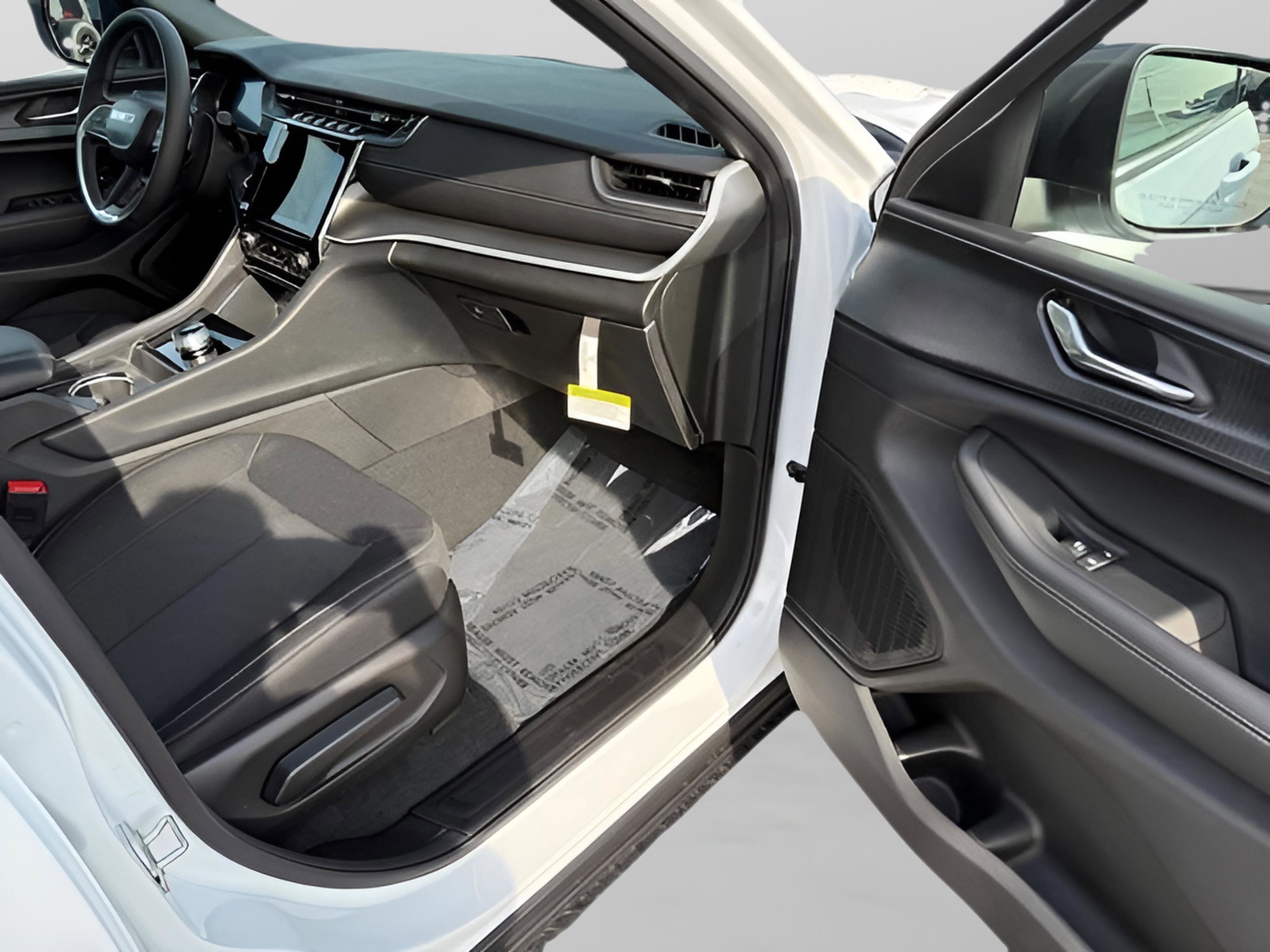 New 2025 Jeep Grand Cherokee L Laredo image 31