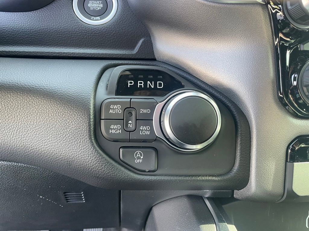 New 2026 RAM 1500 4x4 Crew Cab image 18