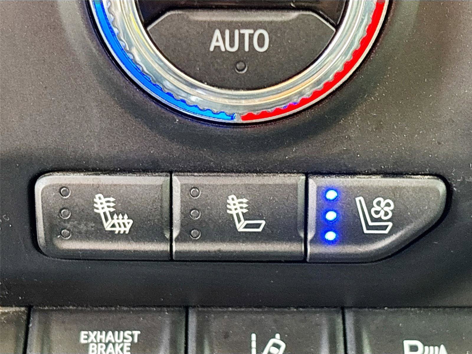 Used 2021 GMC Sierra 3500 Denali w/ Denali Ultimate Package image 18