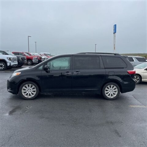 Used 2015 Toyota Sienna XLE w/ XLE Navigation Package AWD/4WD image 2