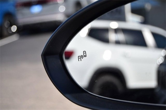 Certified 2024 Volkswagen Jetta SE w/ Panoramic Sunroof Package image 10