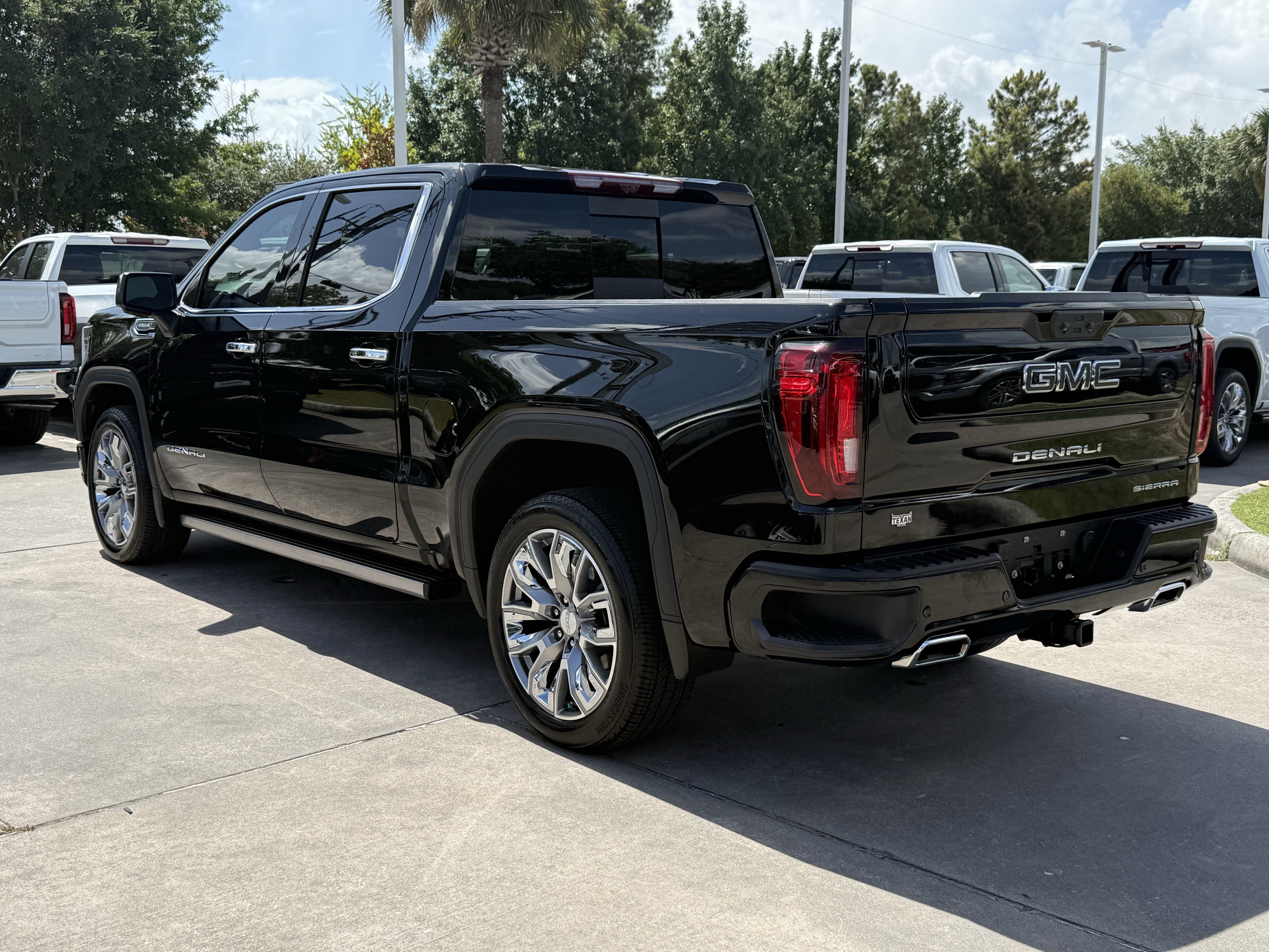 Used 2025 GMC Sierra 1500 Denali w/ Denali Reserve Package AWD/4WD image 7