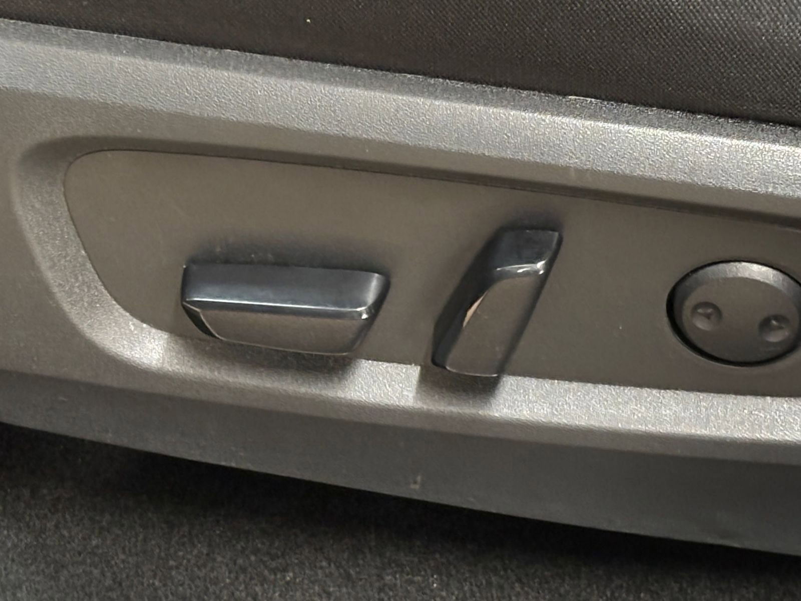 Used 2025 Nissan Pathfinder SV FWD image 22