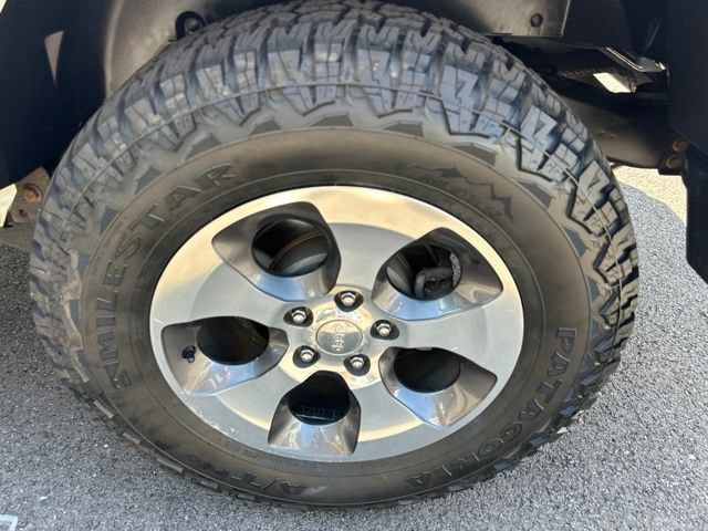 Used 2017 Jeep Wrangler Sahara w/ Connectivity Group AWD/4WD image 30