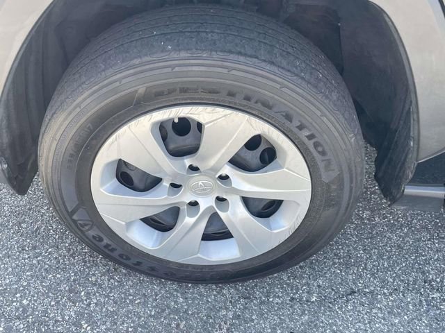 Used 2019 Toyota RAV4 LE image 11