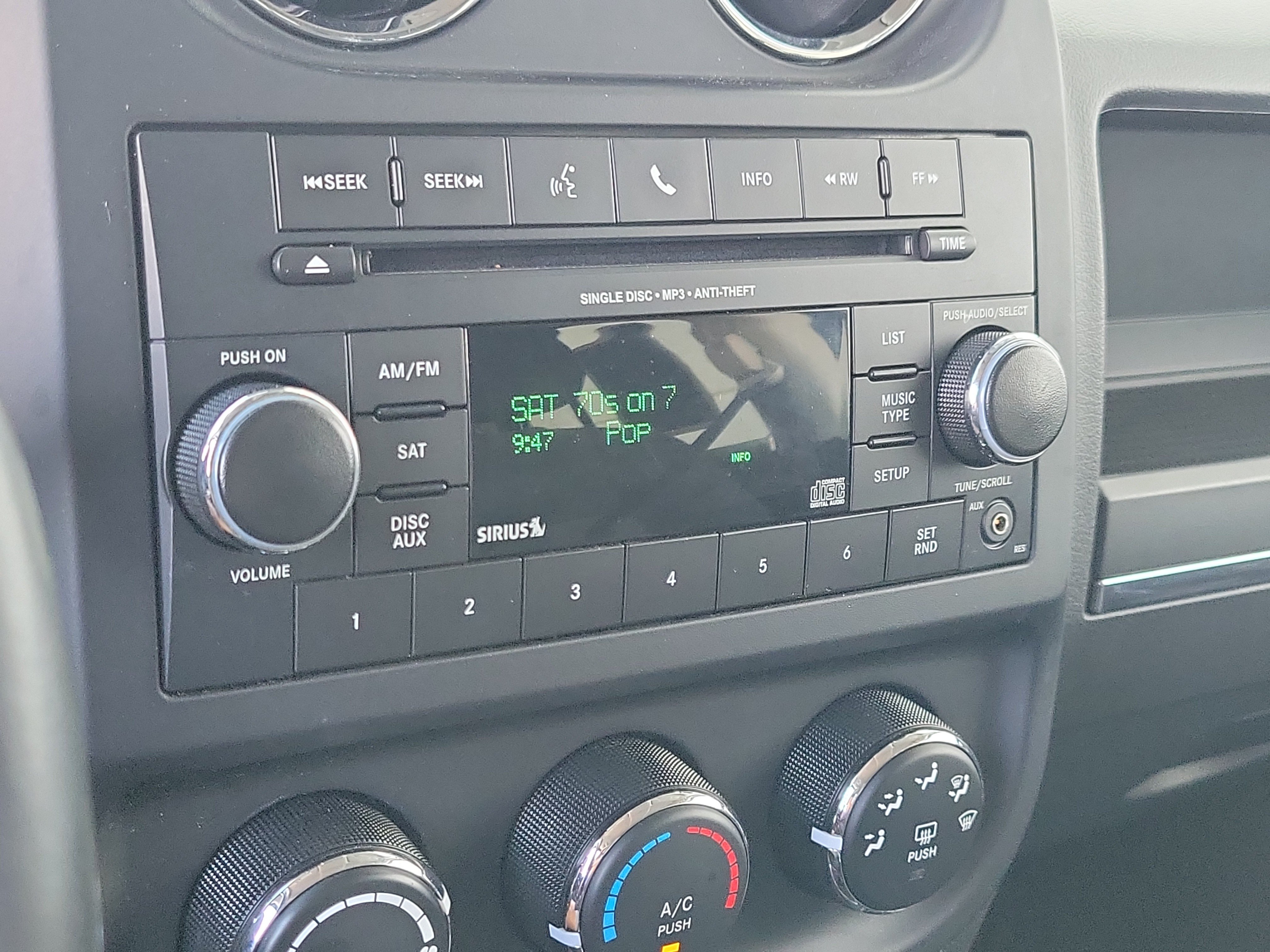 Used 2014 Jeep Patriot Latitude w/ All Weather Capability Group AWD/4WD image 25