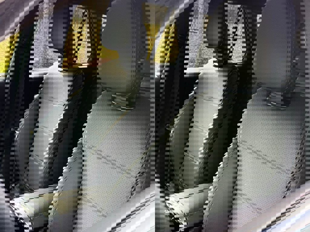 Used 2025 Mercedes-Benz GLC 300 image 21