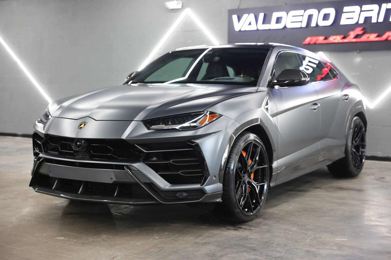 Used 2020 Lamborghini Urus AWD/4WD image 9