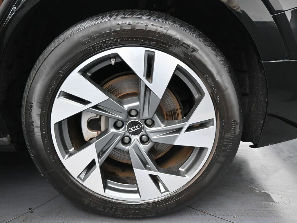 Used 2022 Audi e-tron Premium Plus w/ Premium Plus Package image 35