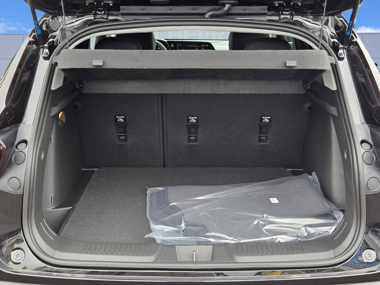 New 2026 Chevrolet Trax LT w/ LT Convenience Package FWD image 9