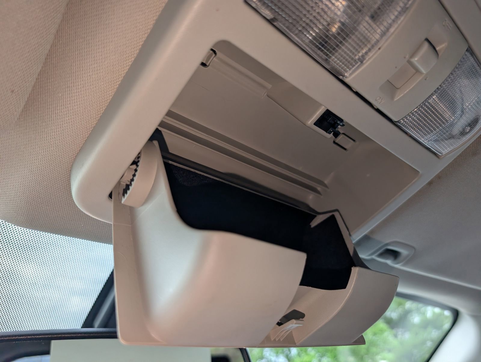 Used 2019 Nissan Titan SV w/ SV Convenience Package image 35