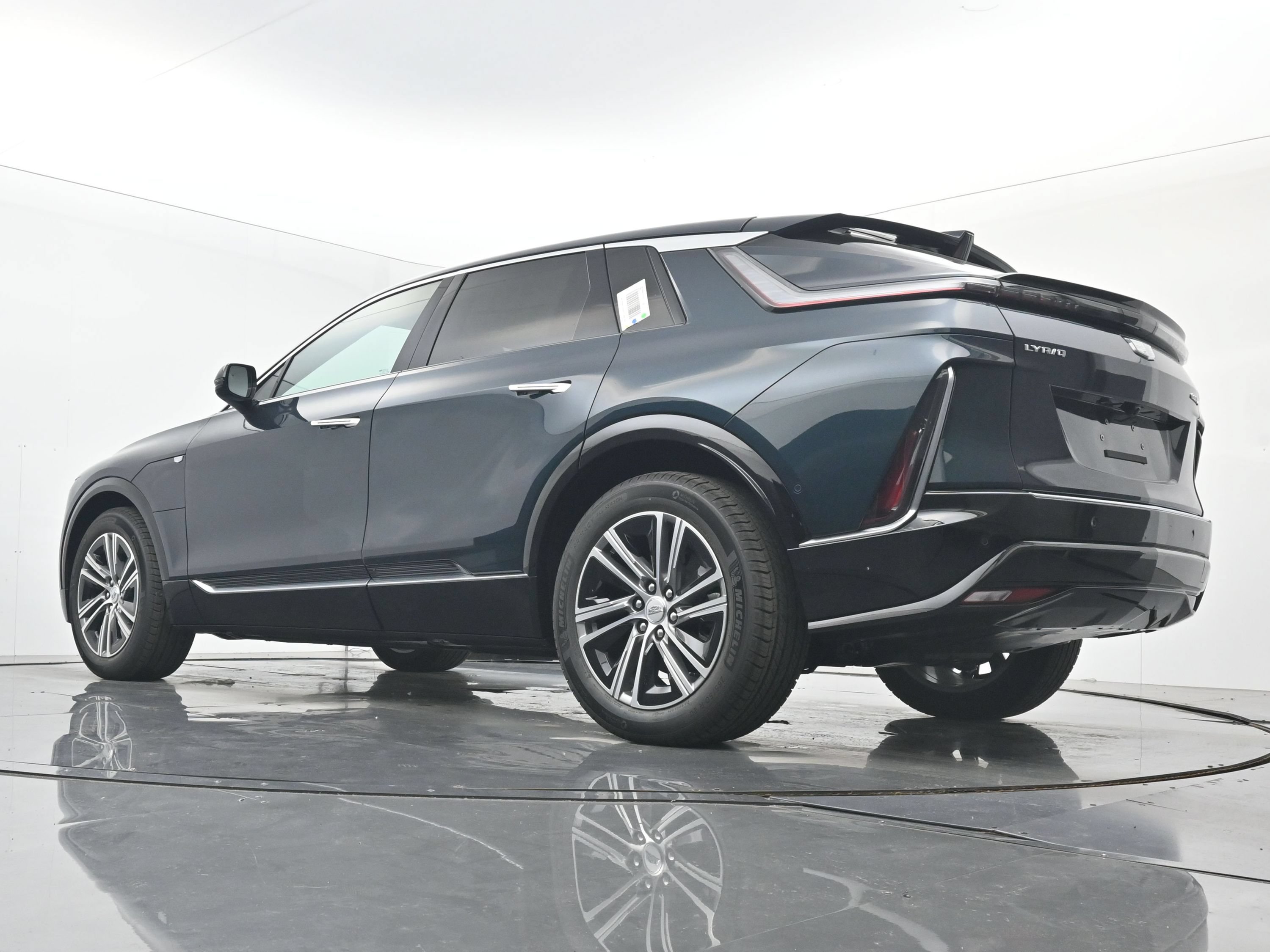 New 2026 Cadillac Lyriq Luxury w/ LPO, Floor Liner Package AWD/4WD image 17