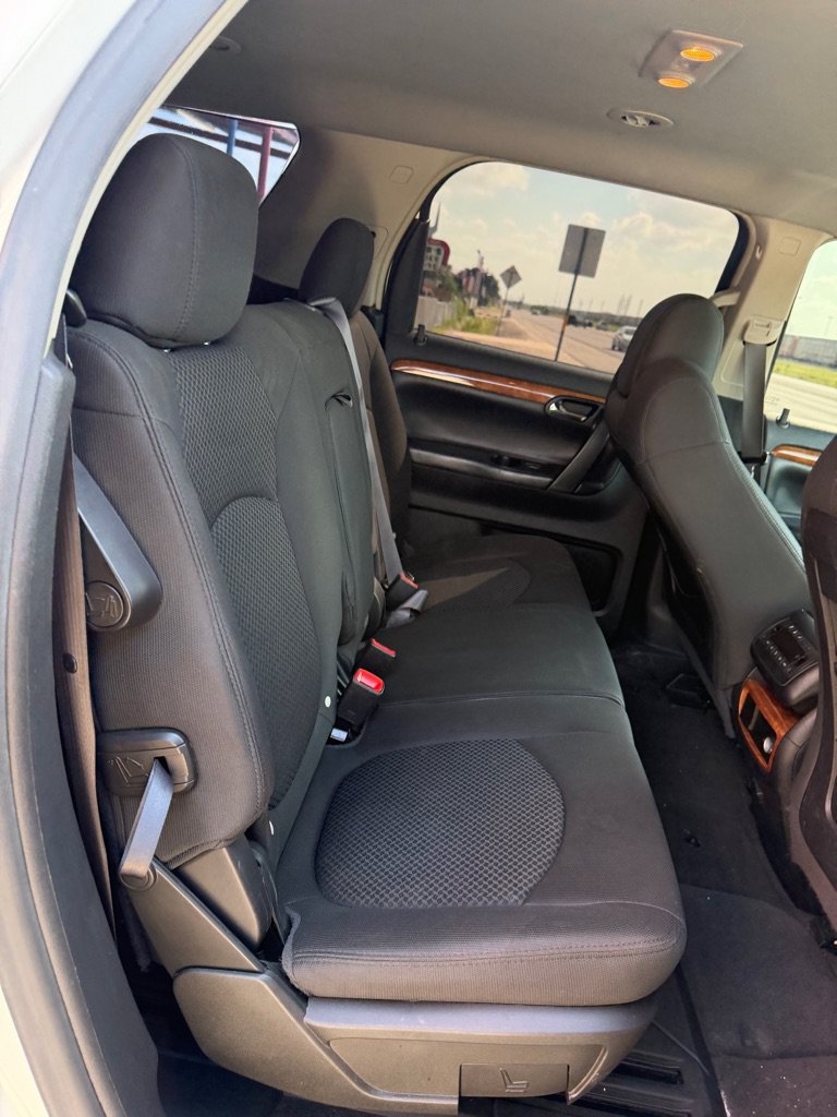 Used 2008 Saturn Outlook XR w/ Advanced Audio Package FWD image 39