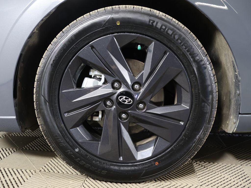 Used 2023 Hyundai Elantra SEL w/ Cargo Package image 17