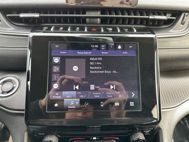 Used 2023 Jeep Grand Cherokee Laredo image 32