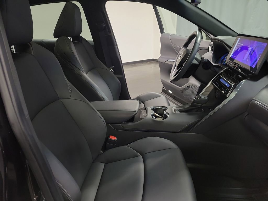 Used 2023 Toyota Venza Nightshade image 22