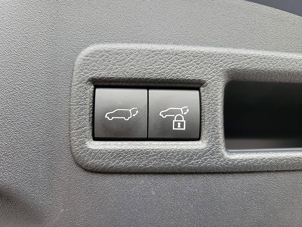 Used 2023 Subaru Solterra AWD image 27