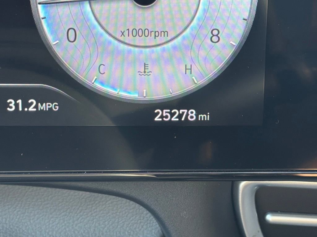 Used 2025 Hyundai Elantra SEL image 17